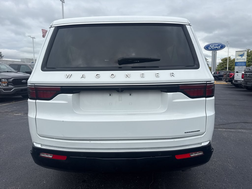 Used 2024 Jeep Wagoneer L Series II w/ Flexible Seating Group AWD/4WD image 8