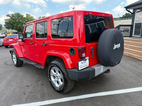Used 2014 Jeep Wrangler Unlimited Sahara w/ Dual Top Group AWD/4WD image 4
