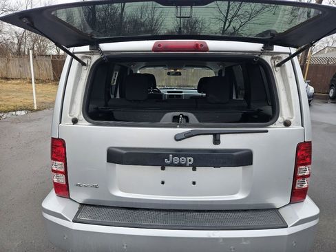 Used 2012 Jeep Liberty Sport image 17