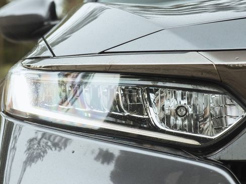 Used 2018 Honda Accord Sport image 10