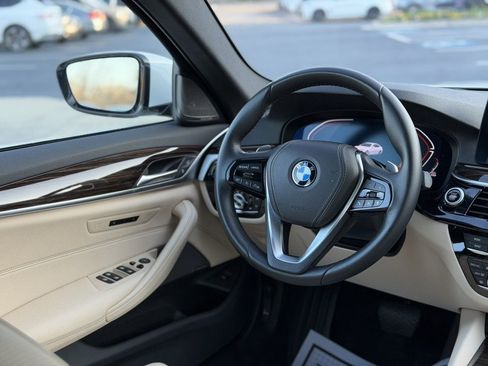 Certified 2023 BMW 540i w/ Premium Package image 21