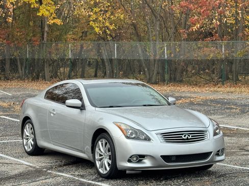 Used 2012 INFINITI G37 x w/ Premium Pkg image 2