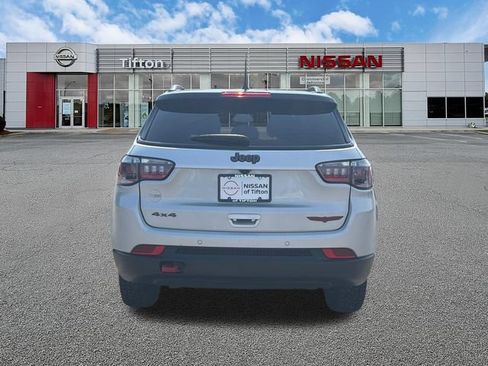 Used 2025 Jeep Compass Trailhawk AWD/4WD image 6