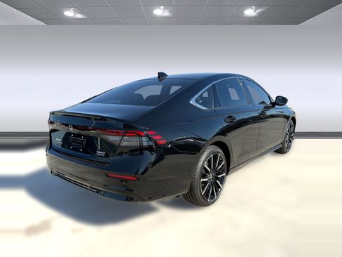 Used 2025 Honda Accord Touring image 8