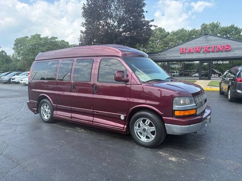Used 2003 Chevrolet Express 1500 w/ Preferred Equipment Group 4 RWD image 4