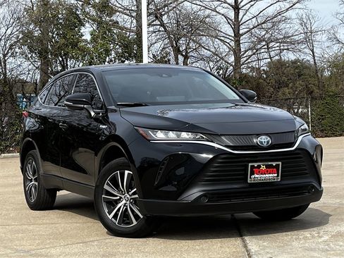 Used 2021 Toyota Venza LE image 1