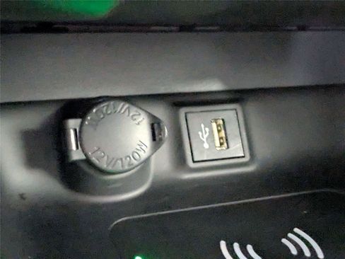 Used 2025 Toyota RAV4 XLE FWD image 22