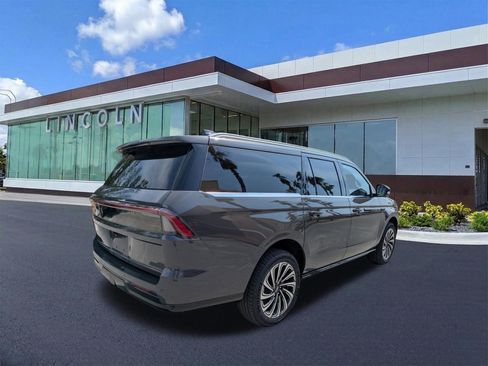 New 2026 Lincoln Navigator L Black Label AWD/4WD image 2
