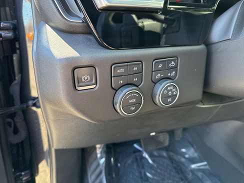 Used 2022 Chevrolet Silverado 1500 High Country w/ Z71 Off-Road Package AWD/4WD image 14