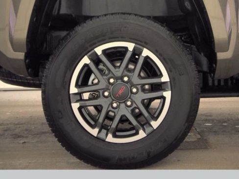 Used 2025 Toyota Tacoma TRD Sport image 19