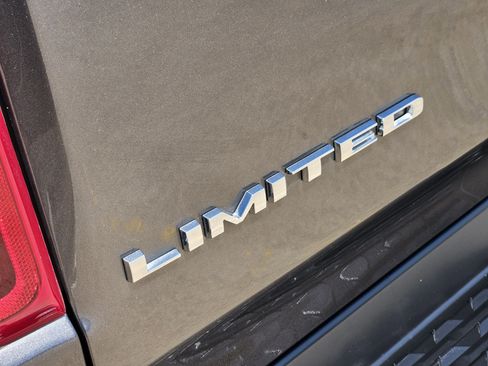 Used 2023 RAM 1500 Limited w/ Body Color Bumper Group AWD/4WD image 28