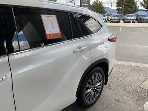 Used 2021 Toyota Highlander Platinum AWD/4WD image 59