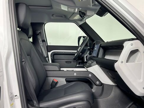 Used 2025 Land Rover Defender 110 S image 11