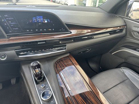 Used 2023 Cadillac Escalade Premium Luxury image 22