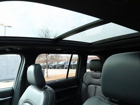 New 2025 Jeep Grand Cherokee Limited w/ Luxury Tech Group II AWD/4WD image 15