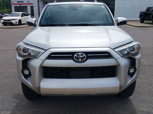 Used 2022 Toyota 4Runner SR5 Premium w/ Moonroof Package AWD/4WD image 2