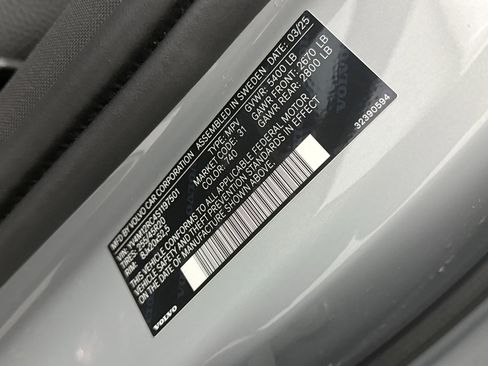 Used 2025 Volvo XC60 B5 Plus image 11