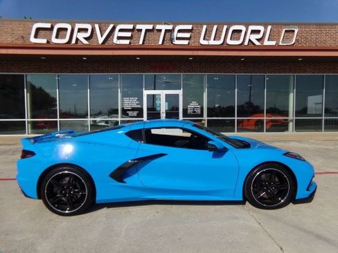 Used 2023 Chevrolet Corvette Stingray Preferred Cpe w/ Z51 Performance Package RWD image 4