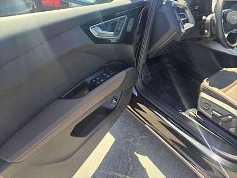 Used 2023 Audi Q4 e-tron Prestige AWD/4WD image 22