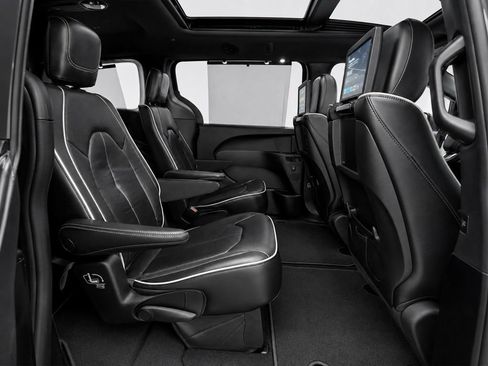 Used 2023 Chrysler Pacifica Limited w/ Uconnect Theater Family Group AWD/4WD image 25