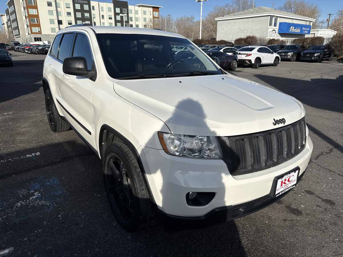 Used 2012 Jeep Grand Cherokee Laredo w/ Laredo E Group AWD/4WD image 4