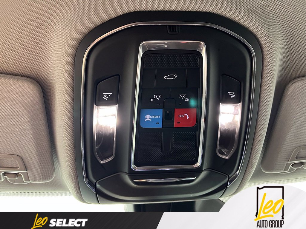 Used 2023 Jeep Grand Cherokee Laredo w/ Luxury Tech Group I RWD image 26