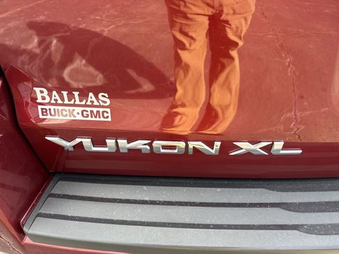 Certified 2017 GMC Yukon XL SLT w/ Open Road Package image 32