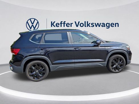 Used 2023 Volkswagen Taos SE AWD/4WD image 7