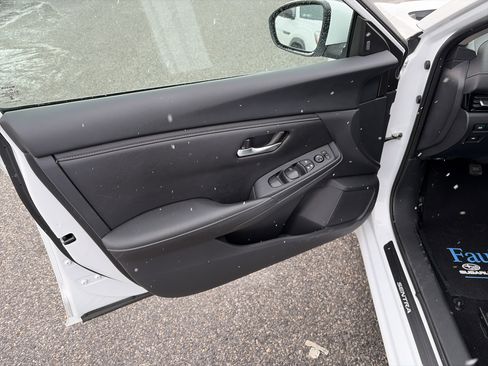 Used 2024 Nissan Sentra SV image 8