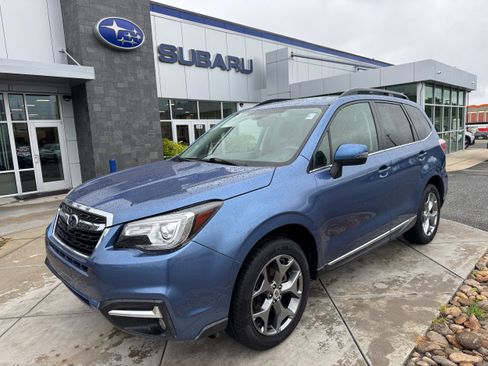 Used 2017 Subaru Forester 2.5i Touring AWD/4WD image 2