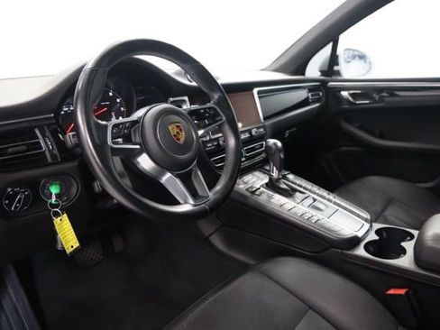 Used 2021 Porsche Macan AWD/4WD image 23