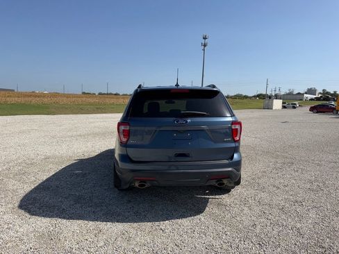 Used 2019 Ford Explorer XLT w/ Equipment Group 202A AWD/4WD image 4