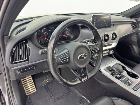 Used 2020 Kia Stinger GT2 image 13