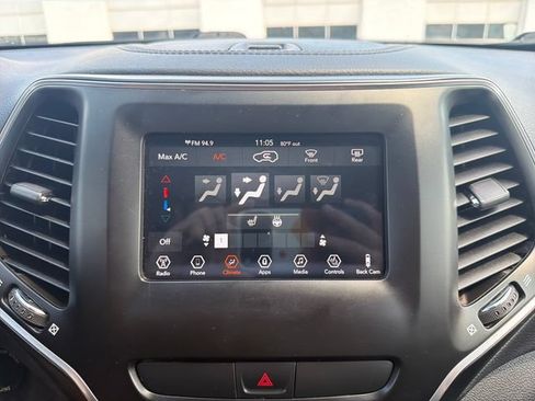 Used 2020 Jeep Cherokee Latitude AWD/4WD image 20
