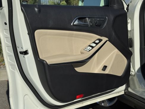 Used 2016 Mercedes-Benz GLA 250 image 17