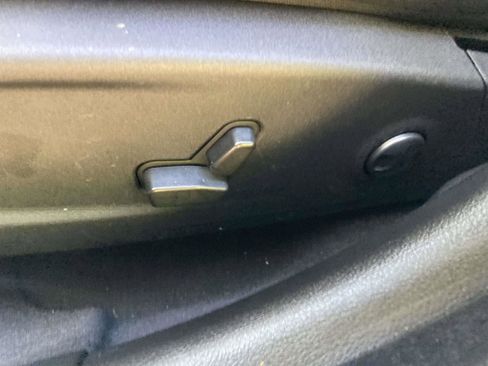 Used 2023 Chrysler 300 Touring L w/ Comfort Group image 21