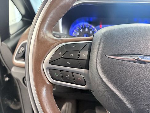 Used 2020 Chrysler Pacifica Limited w/ Tire & Wheel Group FWD image 18