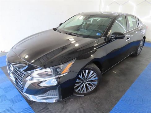 Used 2023 Nissan Altima 2.5 SV FWD image 4