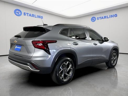 Used 2025 Chevrolet Trax LT image 22