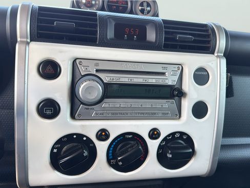 Used 2010 Toyota FJ Cruiser 4WD image 24