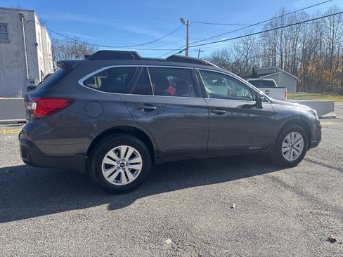 Used 2018 Subaru Outback 2.5i Premium image 11