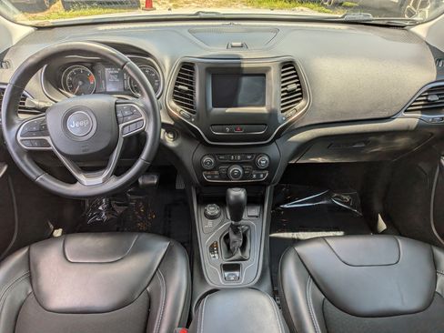 Used 2019 Jeep Cherokee Latitude Plus AWD/4WD image 17