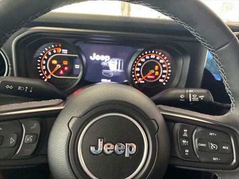 Certified 2025 Jeep Gladiator Mojave w/ Convenience Group AWD/4WD image 45