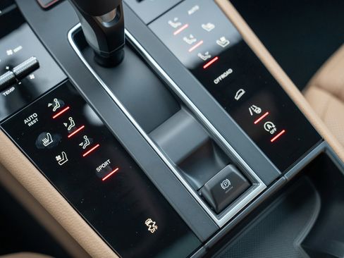 New 2026 Porsche Macan image 21