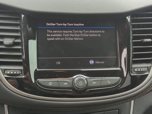 Used 2020 Chevrolet Trax LT w/ LT Convenience Package FWD image 19