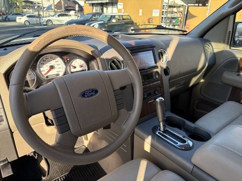 Used 2004 Ford F150 Lariat image 16