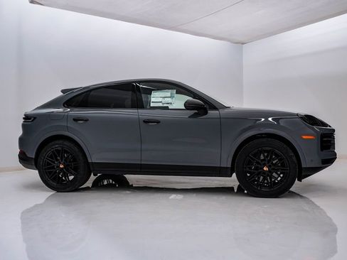 New 2026 Porsche Cayenne Coupe image 9