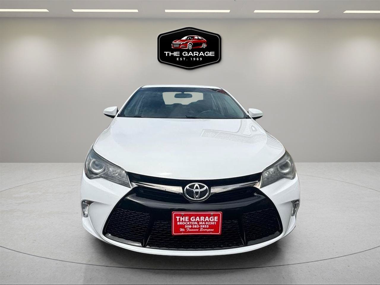 Used 2016 Toyota Camry SE w/ Moonroof Package FWD image 7