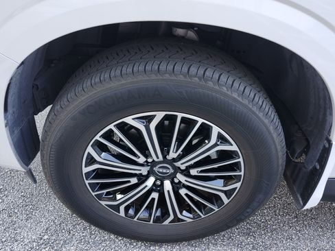 Used 2025 Nissan Armada SL w/ Captain's Chari Seat Package image 25