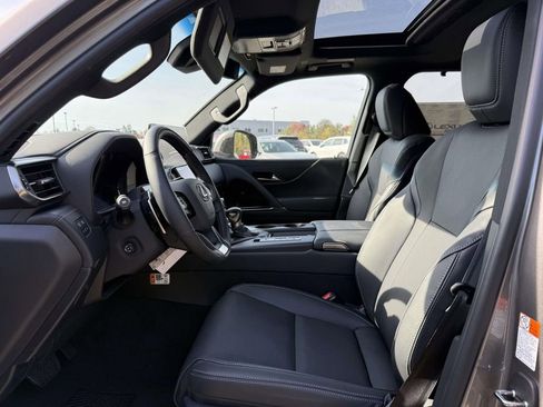 New 2025 Lexus LX 600 4WD w/ Luxury Package image 12